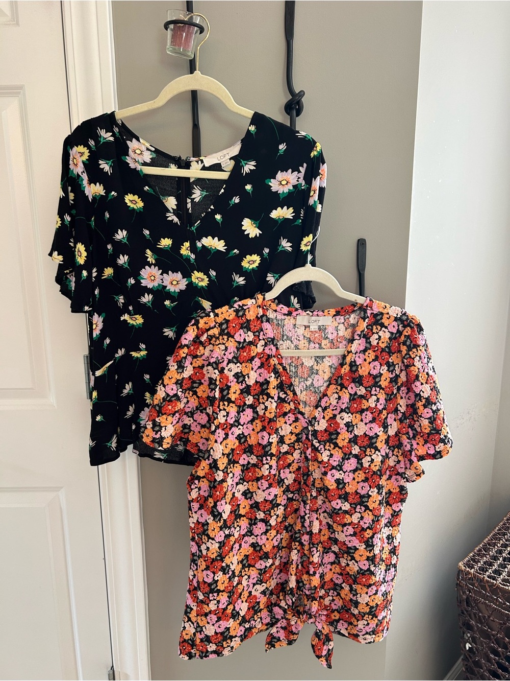 LOFT Like New Black Floral V-Neck Short Sleeve Tops